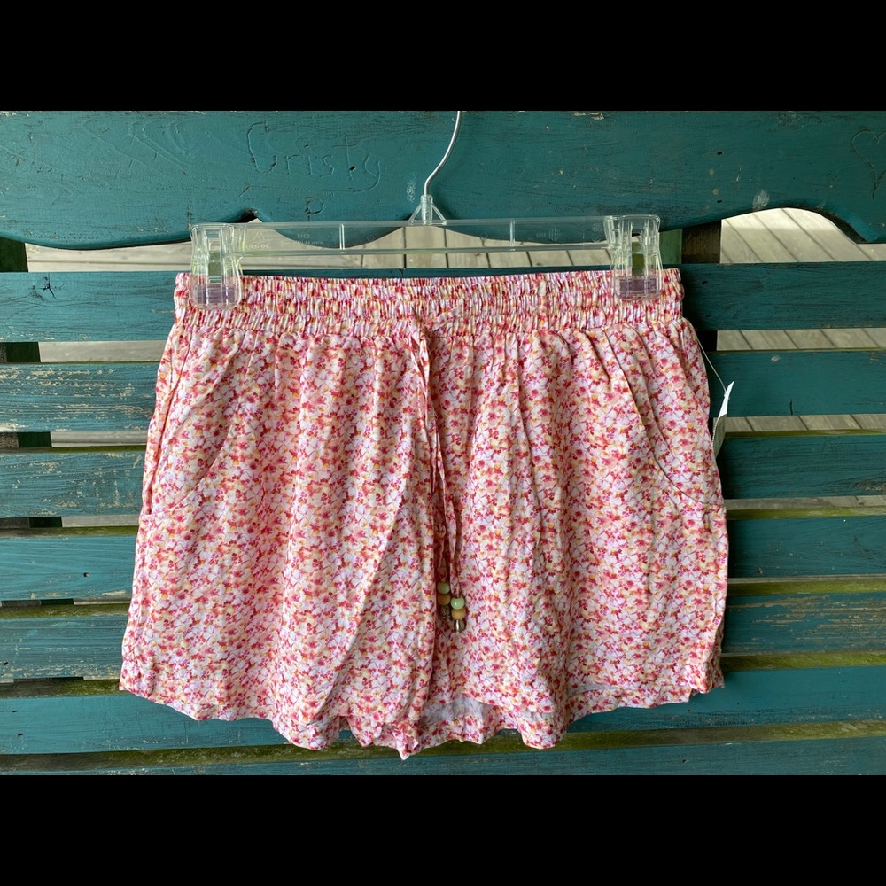 S NWOT Artisan de Luxe flowey shorts